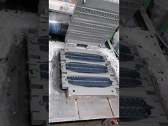 安定性を高めるため,UVと熱に耐える防滑ゴム足のパッド